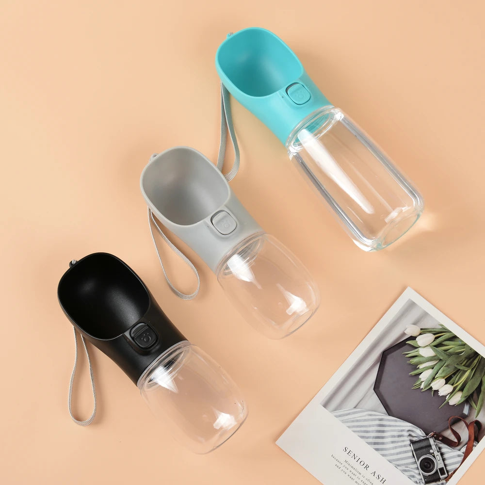 550 ml Wasserflasche für Hunde und Katzen – Tragbar, ideal für Spaziergänge und unterwegs